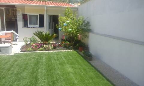 Moradia T4+1 com 303m2 em Serzedo