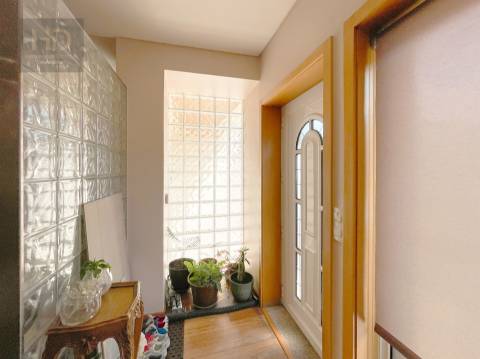 Moradia T4+1 com 303m2 em Serzedo