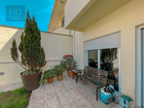 Moradia T4+1 com 303m2 em Serzedo