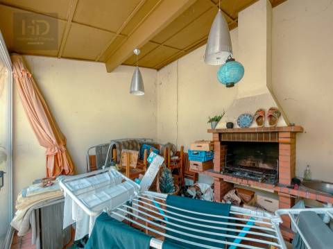 Moradia T4+1 com 303m2 em Serzedo