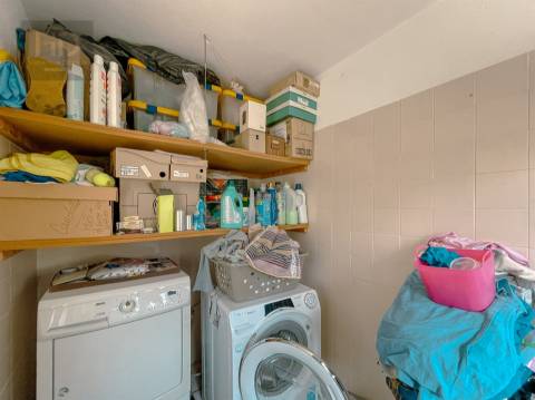 Moradia T4+1 com 303m2 em Serzedo