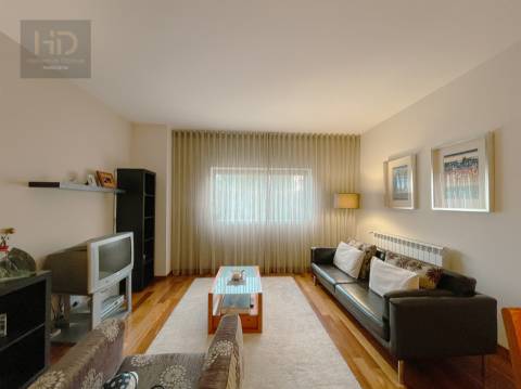 Moradia T4 com 307.7m2 em Pedroso.