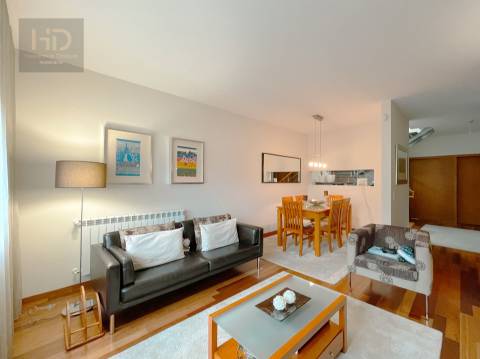 Moradia T4 com 307.7m2 em Pedroso.