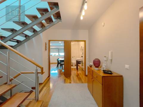 Moradia T4 com 307.7m2 em Pedroso.