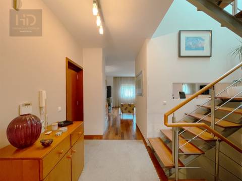 Moradia T4 com 307.7m2 em Pedroso.