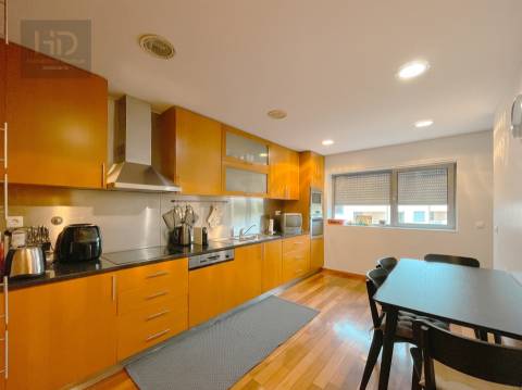 Moradia T4 com 307.7m2 em Pedroso.