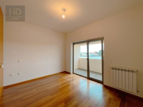 Moradia T4 com 307.7m2 em Pedroso.