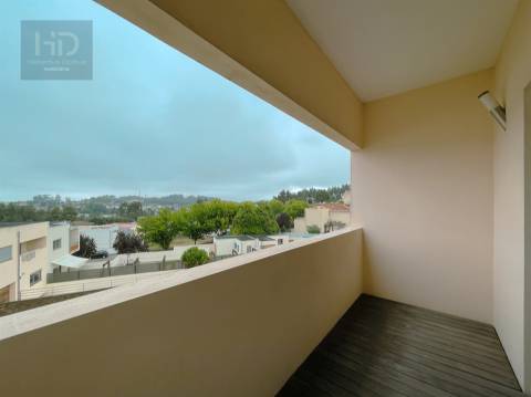 Moradia T4 com 307.7m2 em Pedroso.