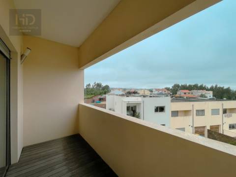 Moradia T4 com 307.7m2 em Pedroso.