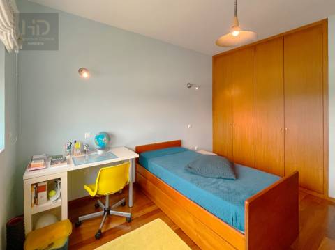 Moradia T4 com 307.7m2 em Pedroso.