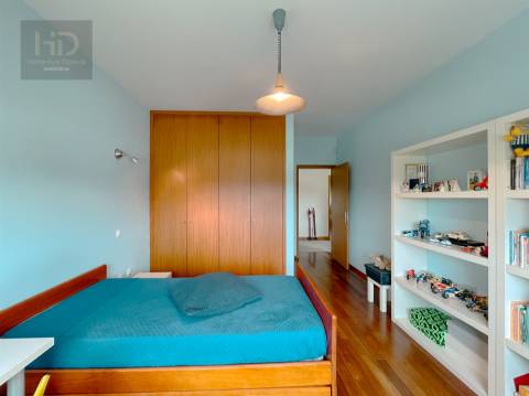 Moradia T4 com 307.7m2 em Pedroso.