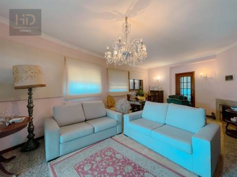 Apartamento T3 com 196m2 em Valadares