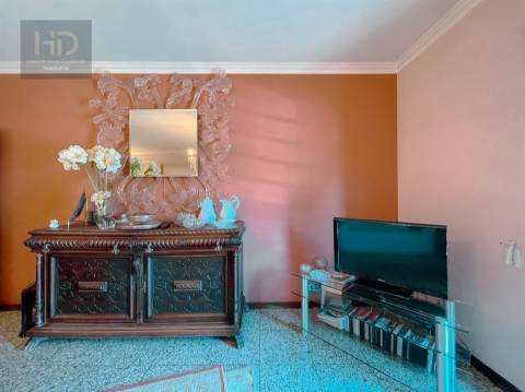 Apartamento T3 com 196m2 em Valadares