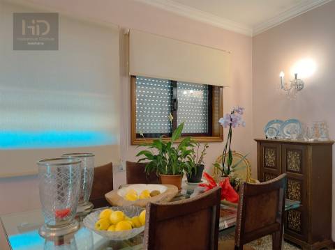 Apartamento T3 com 196m2 em Valadares