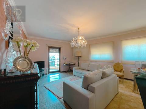 Apartamento T3 com 196m2 em Valadares