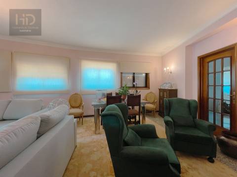 Apartamento T3 com 196m2 em Valadares