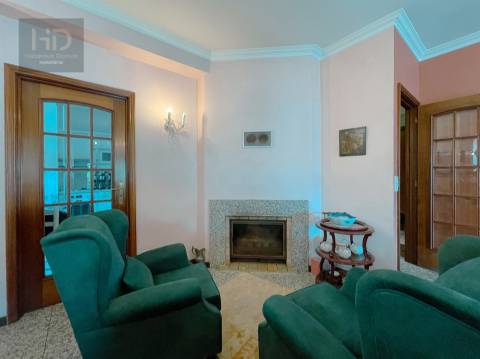 Apartamento T3 com 196m2 em Valadares