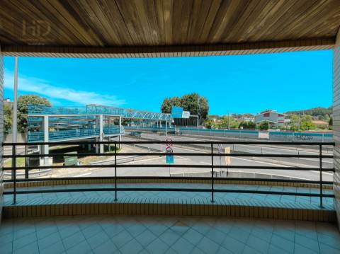 Apartamento T3 com 196m2 em Valadares