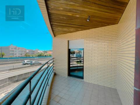 Apartamento T3 com 196m2 em Valadares