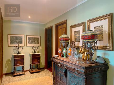 Apartamento T3 com 196m2 em Valadares