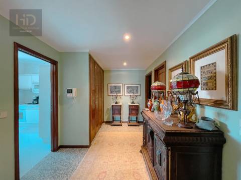 Apartamento T3 com 196m2 em Valadares