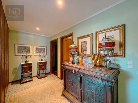 Apartamento T3 com 196m2 em Valadares