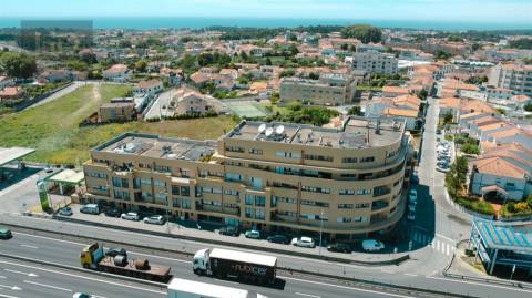 Apartamento T3 com 196m2 em Valadares