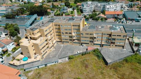 Apartamento T3 com 196m2 em Valadares