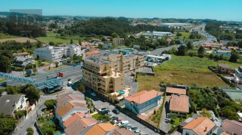 Apartamento T3 com 196m2 em Valadares