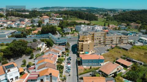 Apartamento T3 com 196m2 em Valadares