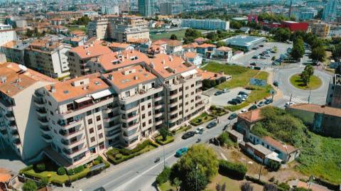 Penthouse T3+2  dúplex com 331m2 próximo das praias e da futura linha de metro em Gaia