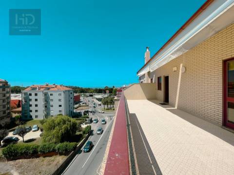 Penthouse T3+2  dúplex com 331m2 próximo das praias e da futura linha de metro em Gaia