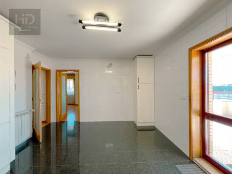 Penthouse T3+2  dúplex com 331m2 próximo das praias e da futura linha de metro em Gaia