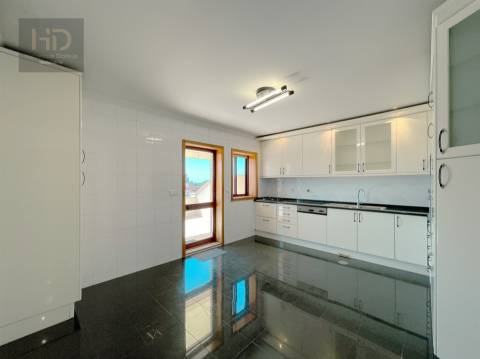 Penthouse T3+2  dúplex com 331m2 próximo das praias e da futura linha de metro em Gaia