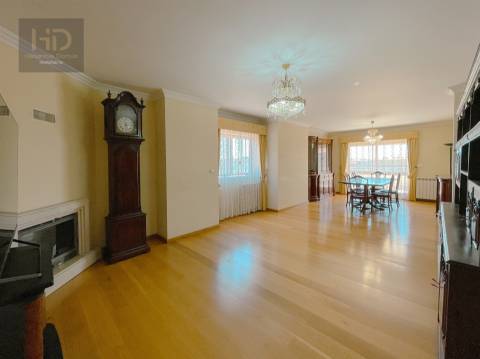 Penthouse T3+2  dúplex com 331m2 próximo das praias e da futura linha de metro em Gaia