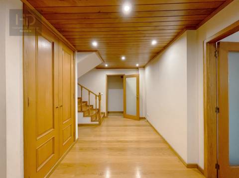 Penthouse T3+2  dúplex com 331m2 próximo das praias e da futura linha de metro em Gaia