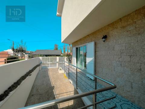 Moradia T3+1 em Canidelo próxima das praias