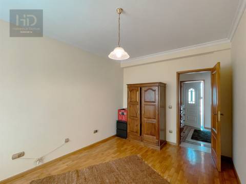 Moradia T3+1 em Canidelo próxima das praias