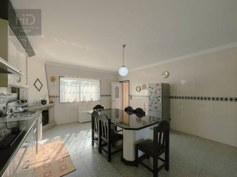 Moradia T3+1 em Canidelo próxima das praias