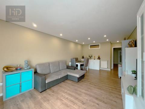 T2+1 renovado em Valadares junto à estação de comboios e perto das praias