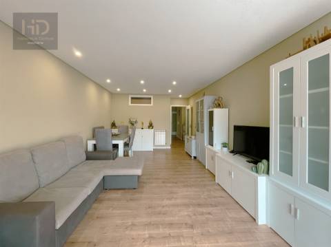 T2+1 renovado em Valadares junto à estação de comboios e perto das praias