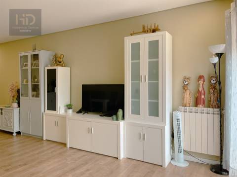 T2+1 renovado em Valadares junto à estação de comboios e perto das praias