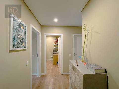 T2+1 renovado em Valadares junto à estação de comboios e perto das praias