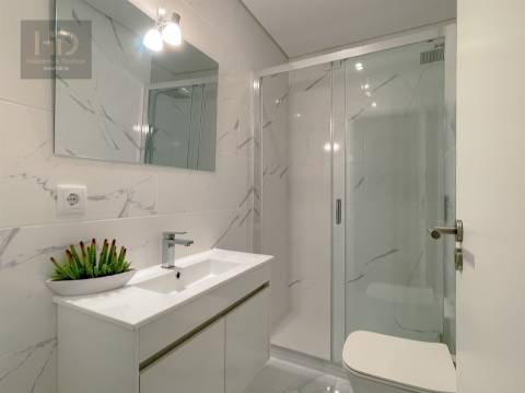 T2+1 renovado em Valadares junto à estação de comboios e perto das praias