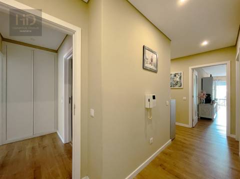 T2+1 renovado em Valadares junto à estação de comboios e perto das praias