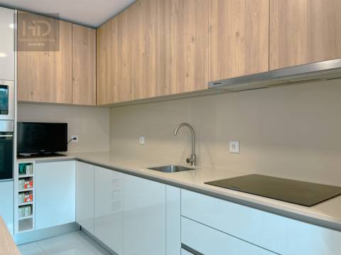 T2+1 renovado em Valadares junto à estação de comboios e perto das praias