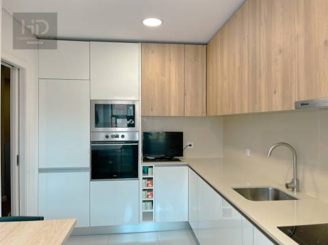 T2+1 renovado em Valadares junto à estação de comboios e perto das praias