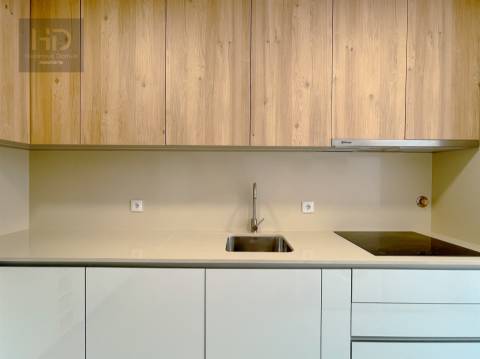 T2+1 renovado em Valadares junto à estação de comboios e perto das praias