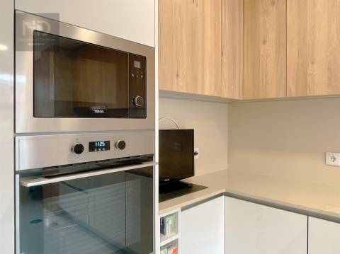 T2+1 renovado em Valadares junto à estação de comboios e perto das praias