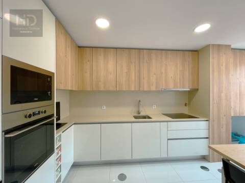 T2+1 renovado em Valadares junto à estação de comboios e perto das praias